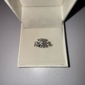 🎉Price drop🎉Elegant Moissanite Ring